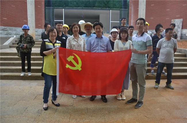 炎炎夏日送清涼，點(diǎn)滴關(guān)懷暖人心——城投集團(tuán)各黨支部開展“送清涼”慰問一線員工活動