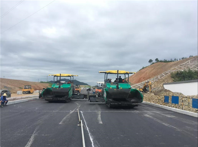 景德鎮(zhèn)這條道路進(jìn)入瀝青攤鋪階段，機(jī)場直達(dá)景北高鐵站的“最后一公里”即將通車
