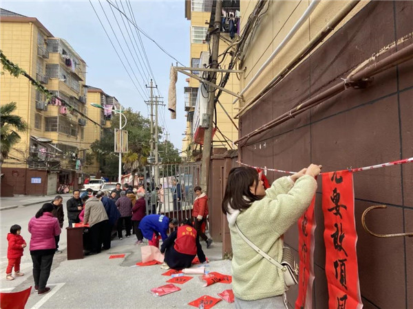 城投集團送福送春聯(lián)，社區(qū)公益活動暖人心