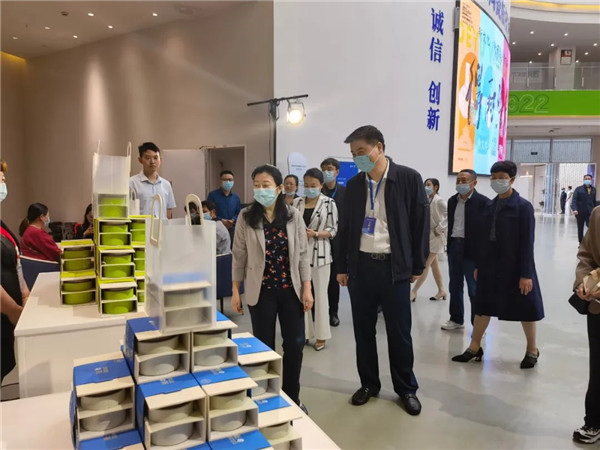 新理念、新時(shí)尚、新方式、新感受——德宇集團(tuán)舉行2022得雨活茶新品發(fā)布推廣會(huì)